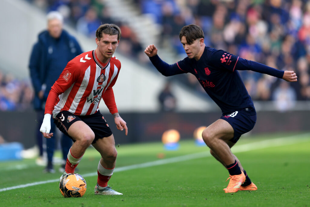 Tyler Dibling playing for Everton.