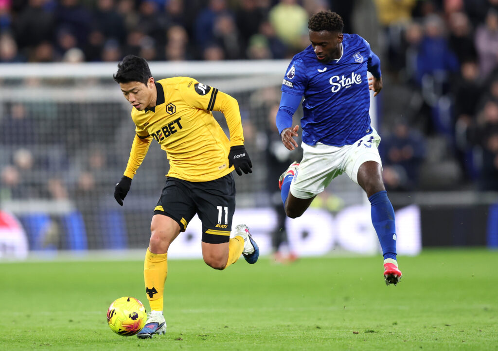 Everton's Tim Iroegbunam chases Hwang Hee-chan.