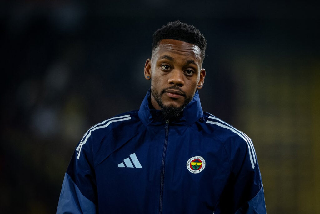 Jhon Duran in a Fenerbahce coat.