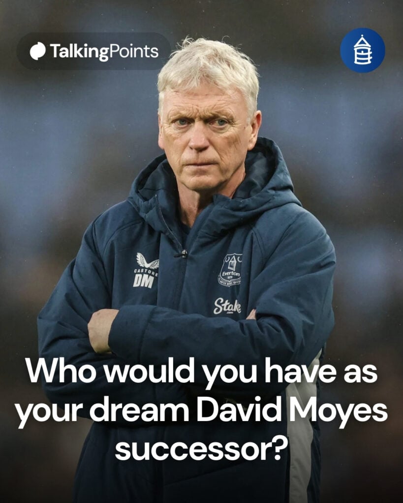 Everton manager David Moyes folding his arms.