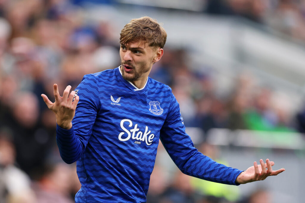 Kiernan Dewsbury-Hall playing for Everton.