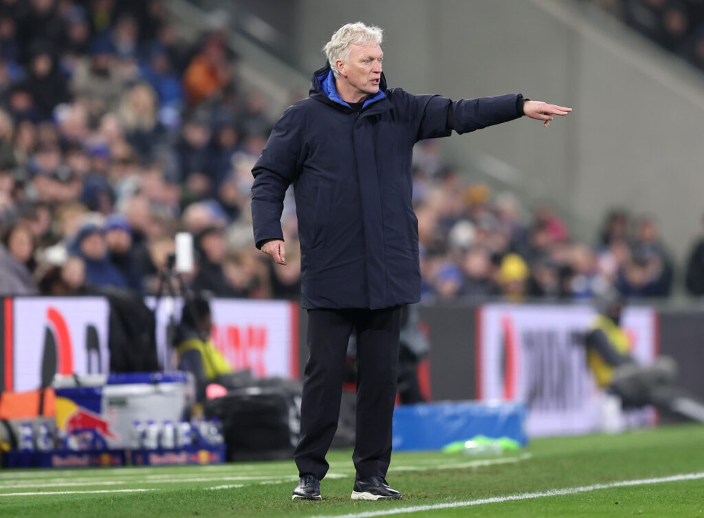 David Moyes pointing from the touchline.