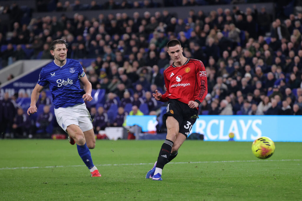 Benjamin Sesko scores for Man United against Everton.