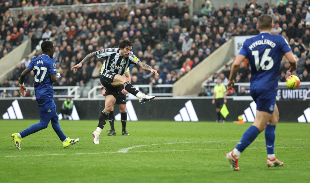 Sandro Tonali tests his luck against Everton.