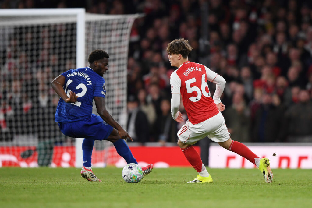 Tim Iroegbunam defends against Max Dowman for Everton against Arsenal.