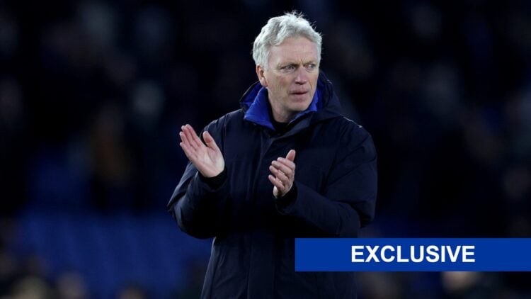 David Moyes clapping Everton fans after game
