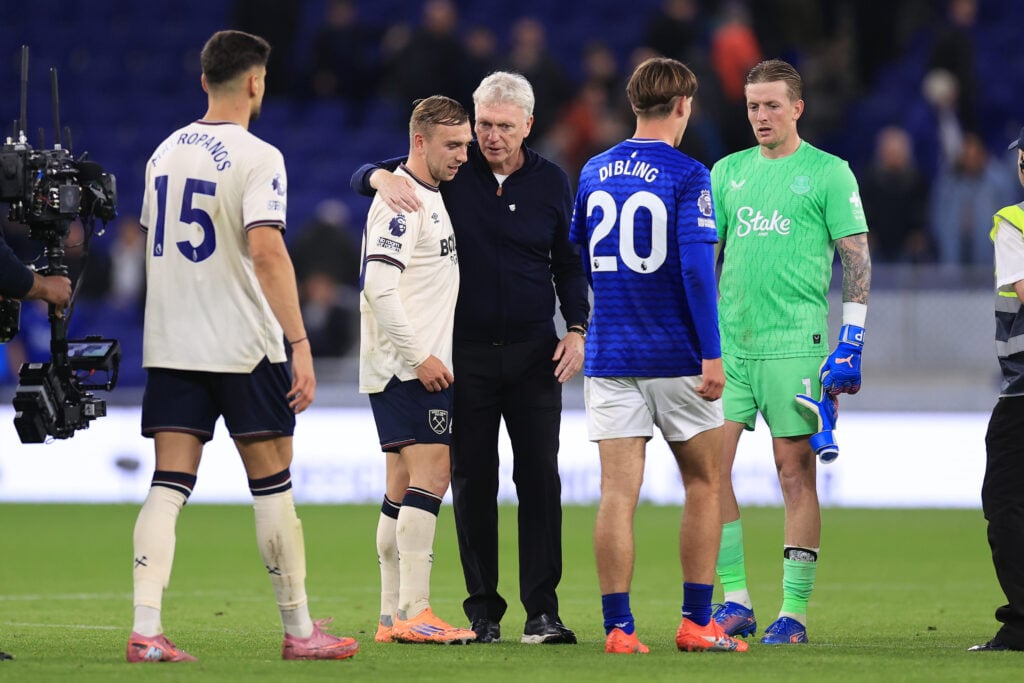 Jarrod Bowen and David Moyes in conversation.