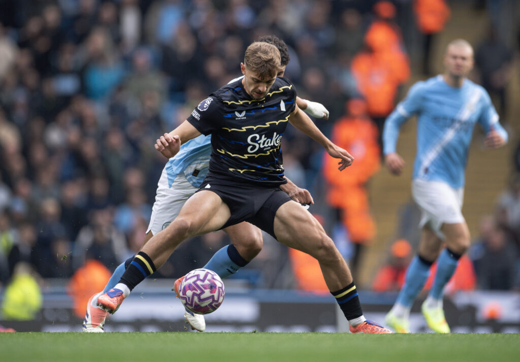Kiernan Dewsbury-Hall on the ball for Everton.