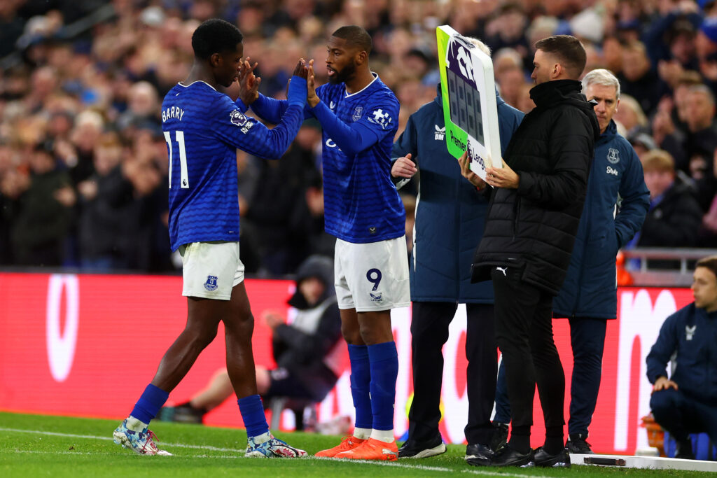Beto replaces Thierno Barry for Everton.