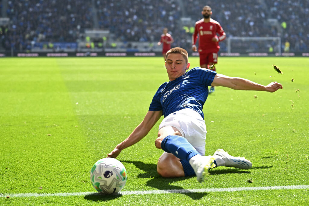 TOPSHOT-FBL-ENG-PR-EVERTON-LIVERPOOL