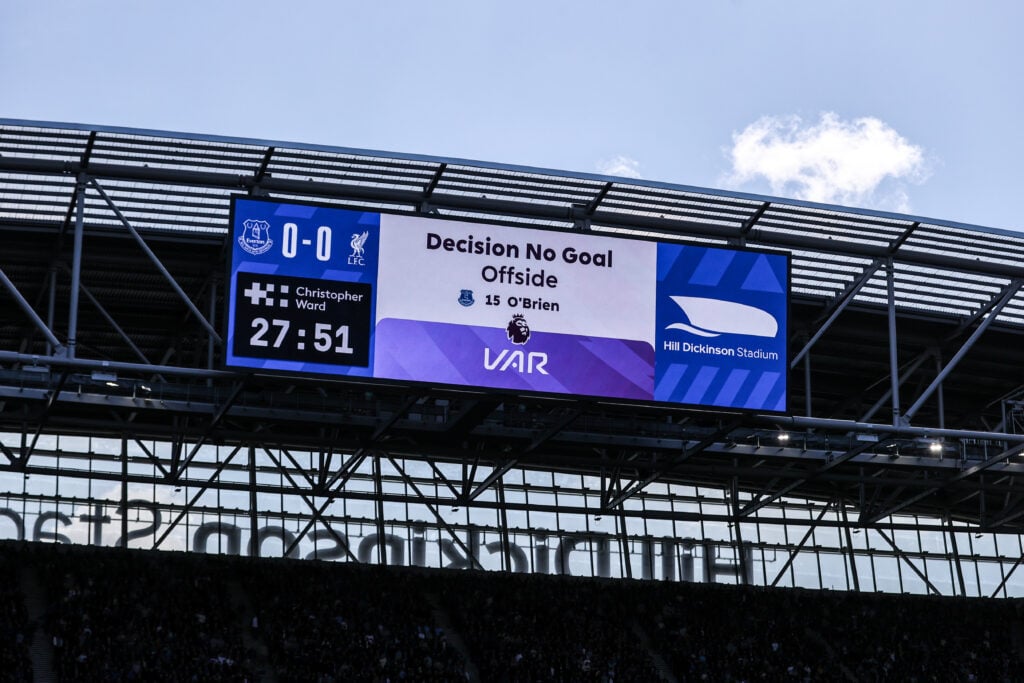 VAR rules out Everton's goal against Liverpool.