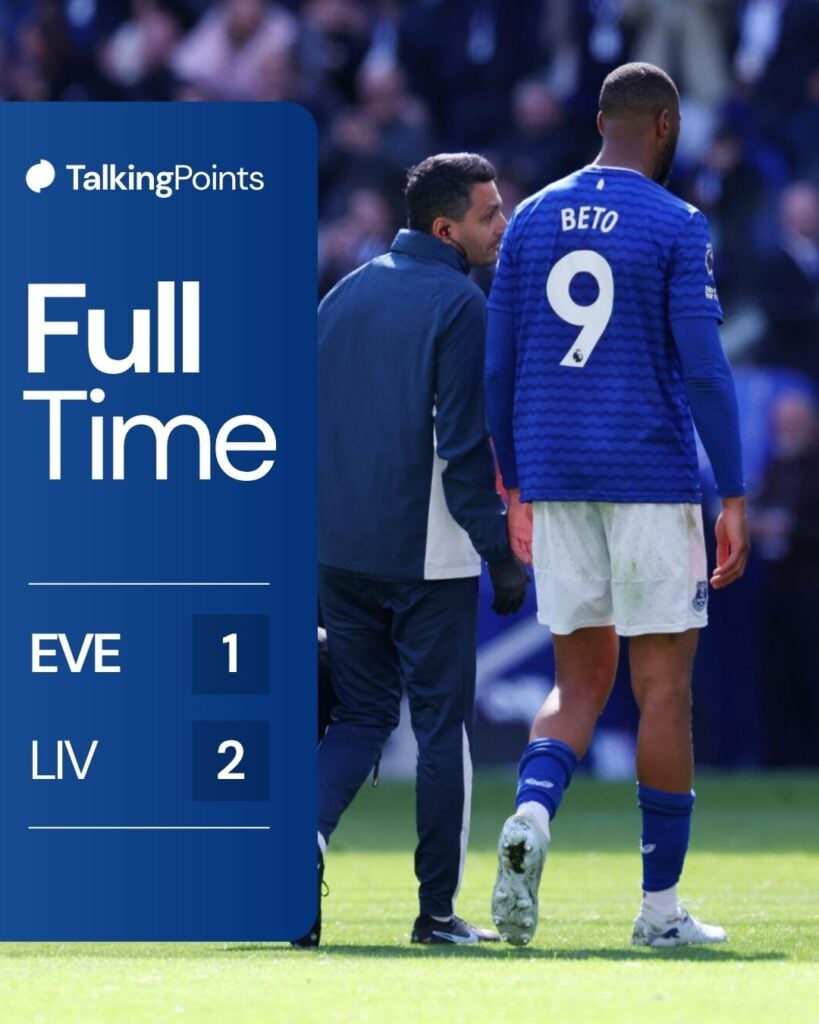 Beto of Everton leaves the pitch due to a injury during the Premier League match between Everton and Liverpool at Hill Dickinson Stadium.