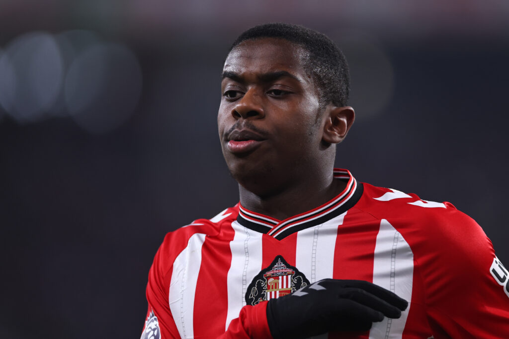 Noah Sadiki playing for Sunderland.