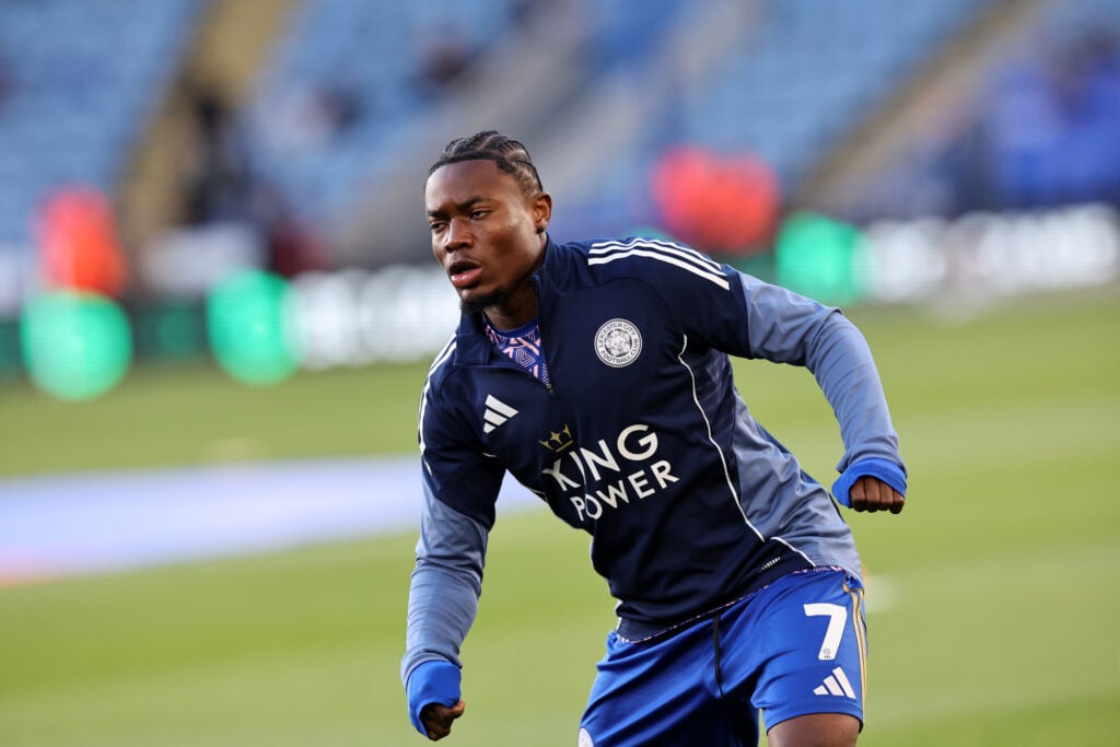 Abdul Fatawu warming up for Leicester City.