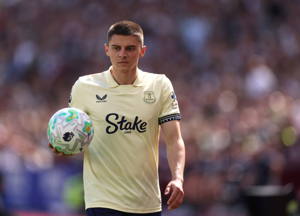 Vitalii Mykolenko playing for Everton.