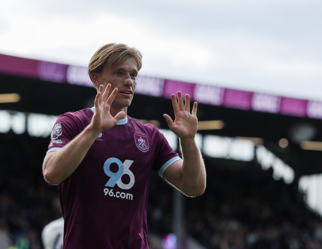 Zian Flemming playing for Burnley.