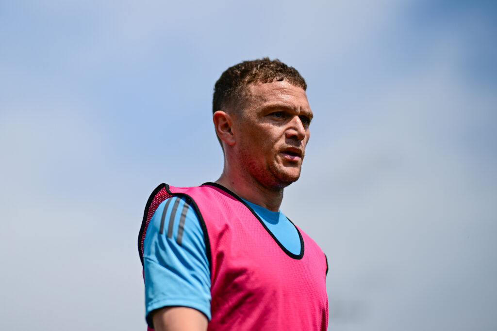 Kieran Trippier warming up for Newcastle.