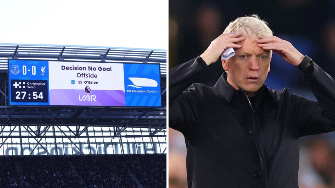 David Moyes with his hands on his head in Everton's game against Liverpool.