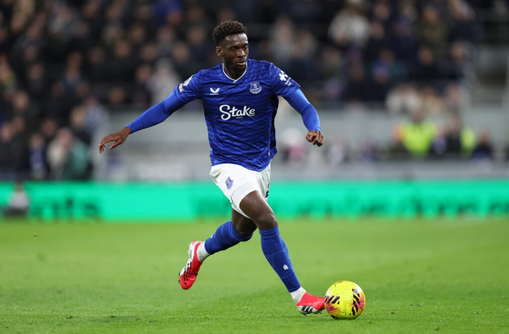 Tim Iroegbunam playing for Everton.