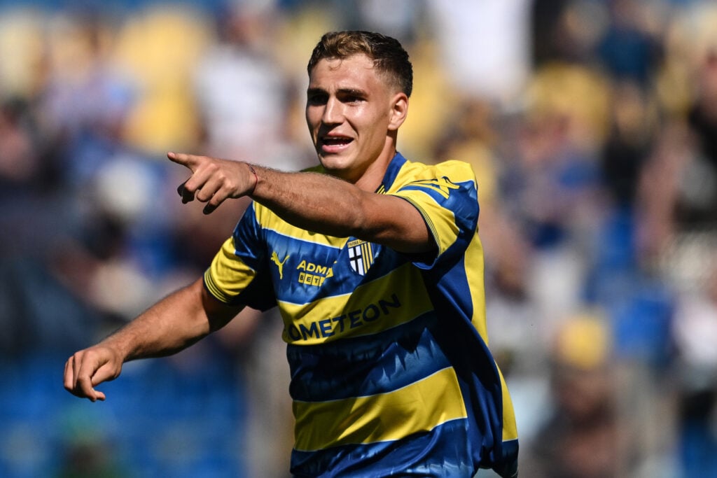 Mateo Pellegrino playing for Parma.