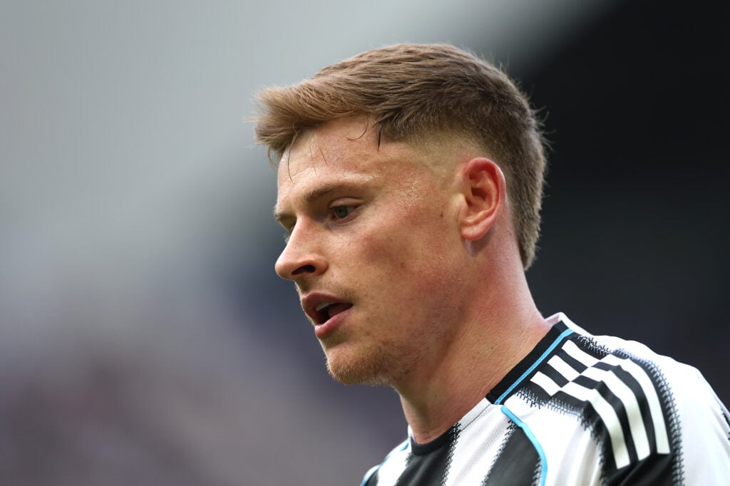 Harvey Barnes playing for Newcastle.