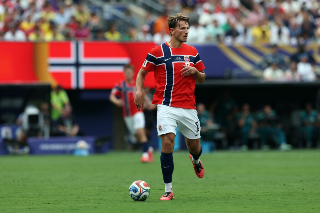 Sander Berge playing for Norway.